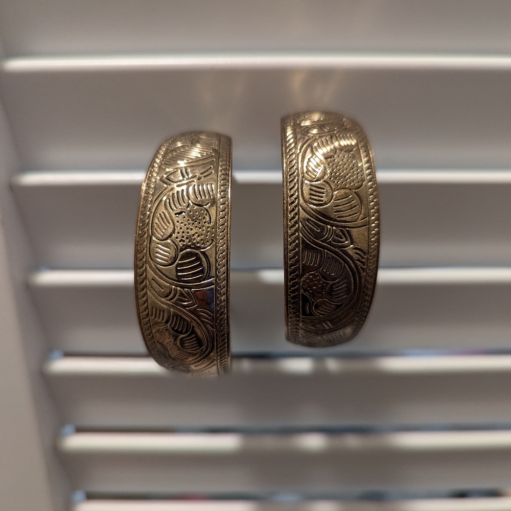 Vintage Gold Floral Hoop Earrings